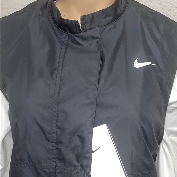 Nike Women's Black Sleeveless Vest - Picture 2 of 6